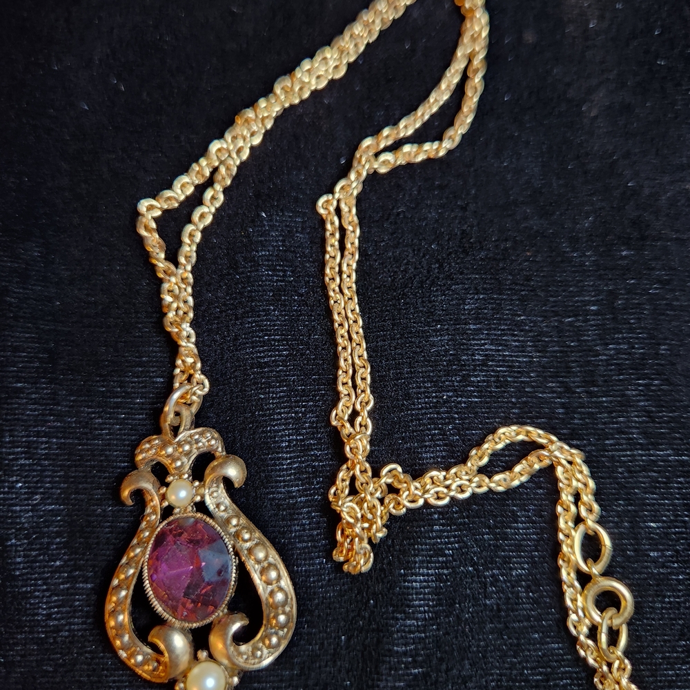 1974 Avon Vintage Queensbury Necklace with Amethyst